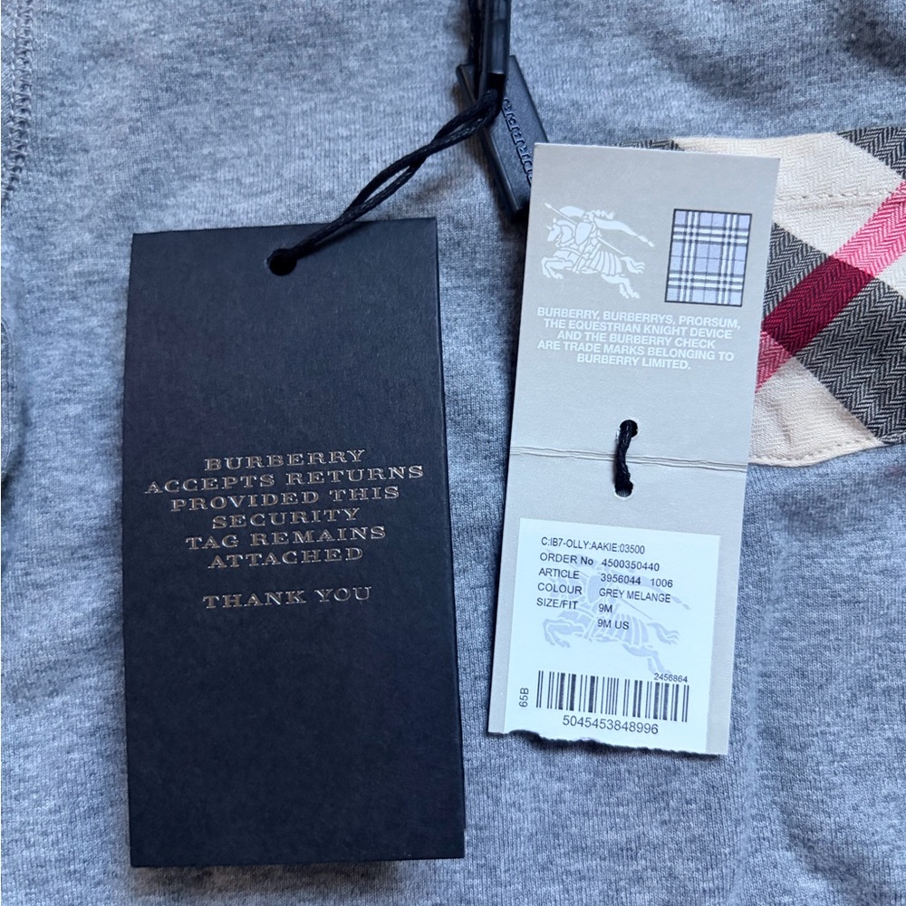 Burberry Gray Baby Set with Checkered Detail. NIB. 9 months. - Picture 4 of 7